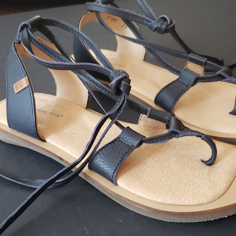 El Naturalista Black and Tan Sandals